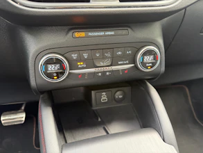 https://vehicle.imgix.net/4438826/382600af-fd26-4583-b985-68d482ceb4be.jpg
