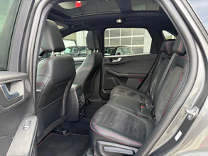 https://vehicle.imgix.net/4438826/e614b768-5c5a-4090-be0b-7912f16f11ff.jpg