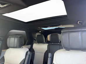 Fahrzeugbild LAND ROVER Discovery 3.0 D I6 300 Metropolitan Edition