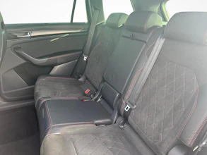 https://vehicle.imgix.net/4438877/4afbab1b-ba2d-4cc5-b976-a9876ab80493.jpg