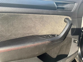 https://vehicle.imgix.net/4438877/a661fa7a-5984-4b17-af03-5f4563de1f0e.jpg