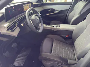 PEUGEOT 5008 1.2 Hybrid Allure Premium