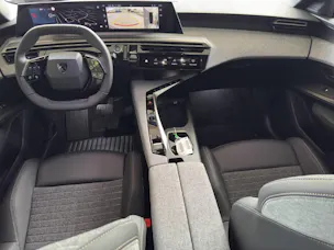 PEUGEOT 5008 1.2 Hybrid Allure Premium