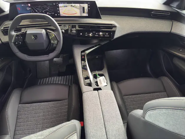 PEUGEOT 5008 1.2 Hybrid Allure Premium