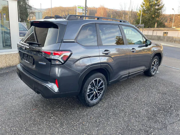 Subaru Forester Station 2.0i e-Boxer Swiss Plus