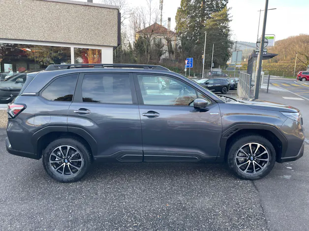 Subaru Forester Station 2.0i e-Boxer Swiss Plus