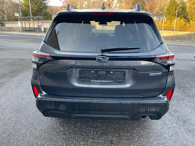 Subaru Forester Station 2.0i e-Boxer Swiss Plus