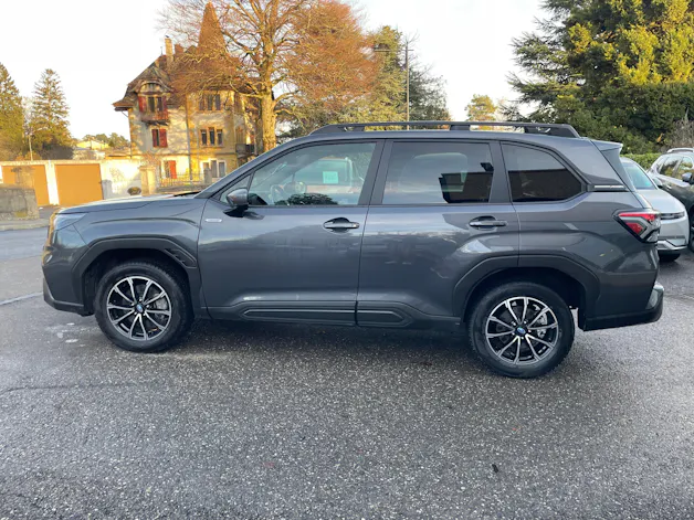 Subaru Forester Station 2.0i e-Boxer Swiss Plus