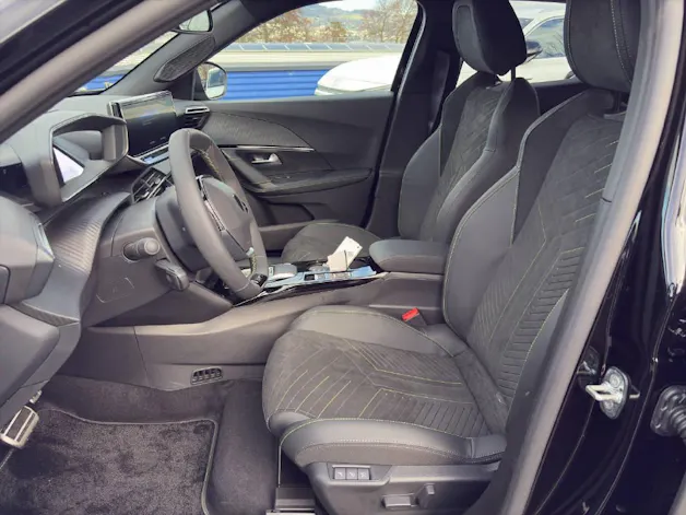 PEUGEOT 2008 1.2 Hybrid 145 GT