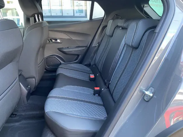 PEUGEOT 2008 1.2 Hybrid 145 Allure