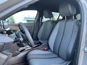 PEUGEOT 2008 1.2 Hybrid 145 Allure