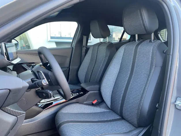PEUGEOT 2008 1.2 Hybrid 145 Allure