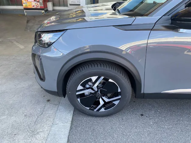 PEUGEOT 2008 1.2 Hybrid 145 Allure
