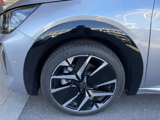 PEUGEOT 208 1.2 Hybrid 145 GT