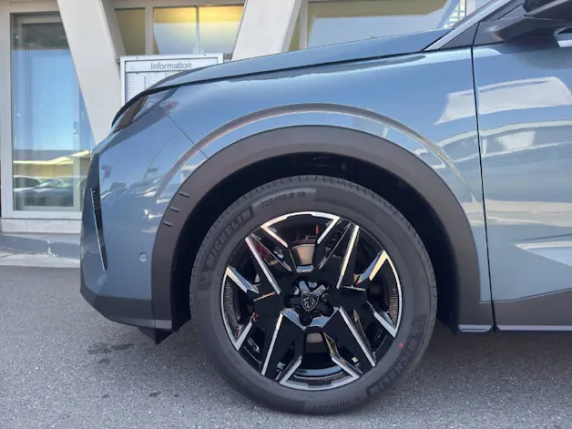 PEUGEOT 3008 1.2 Hybrid Allure Premium