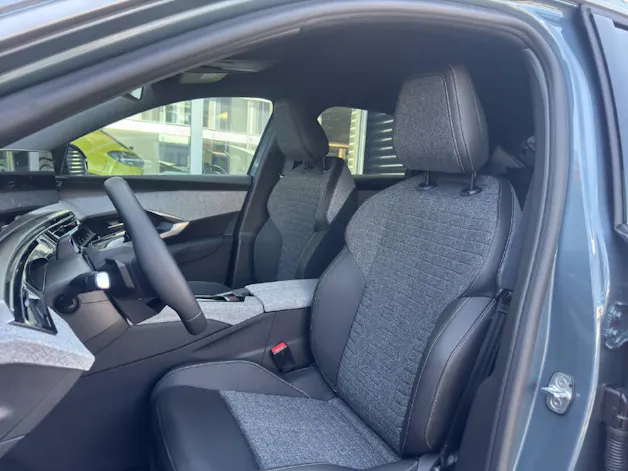 PEUGEOT 3008 1.2 Hybrid Allure Premium