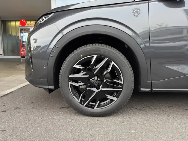 PEUGEOT 3008 e-GT AWD