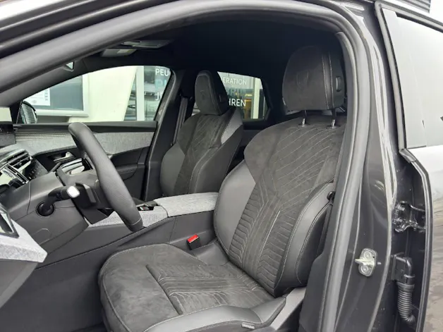 PEUGEOT 3008 e-GT AWD