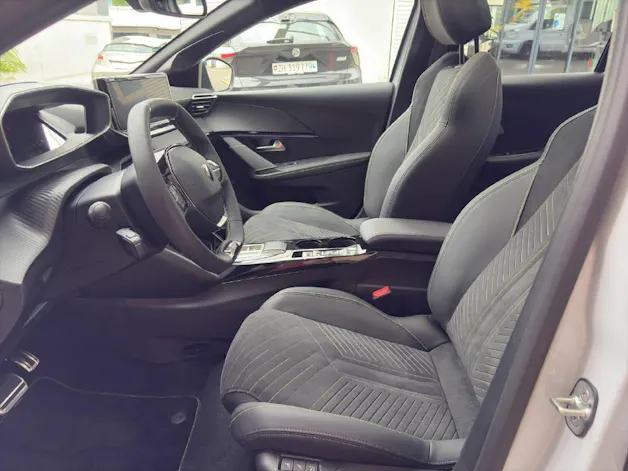 PEUGEOT 208 e-GT