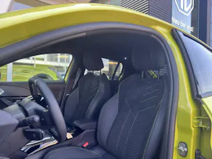 PEUGEOT 208 1.2 Hybrid 145 GT Exclusive