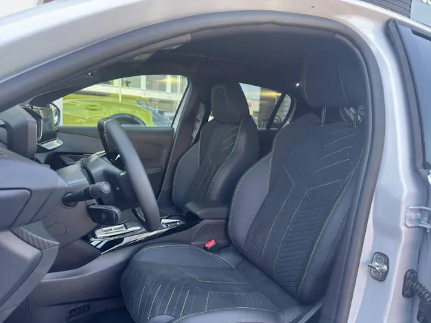 PEUGEOT 208 1.2 Hybrid 145 GT Exclusive