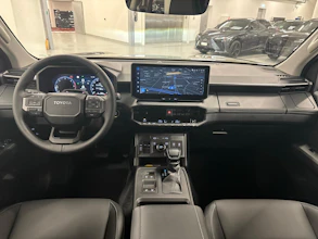 https://vehicle.imgix.net/4439004/3e3043a8-2327-4f49-afd6-3affab7265db.jpg