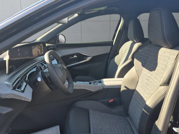 PEUGEOT 5008 1.2 Hybrid Business