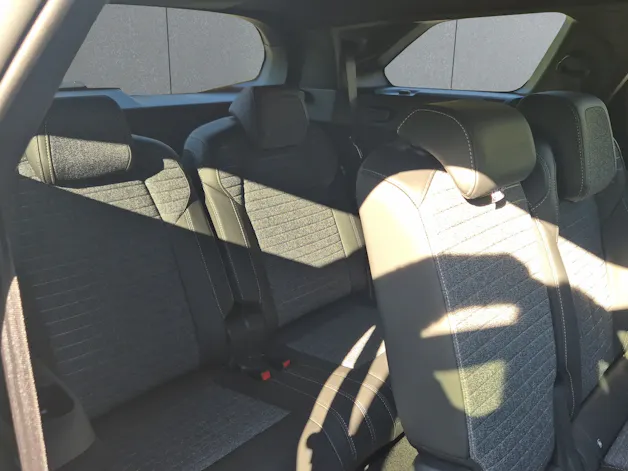 PEUGEOT 5008 1.2 Hybrid Business