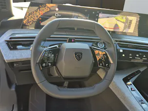 PEUGEOT 5008 1.2 Hybrid Business