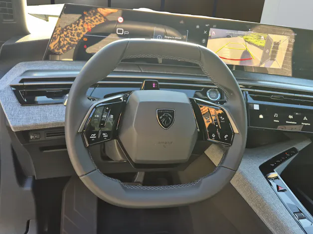 PEUGEOT 5008 1.2 Hybrid Business