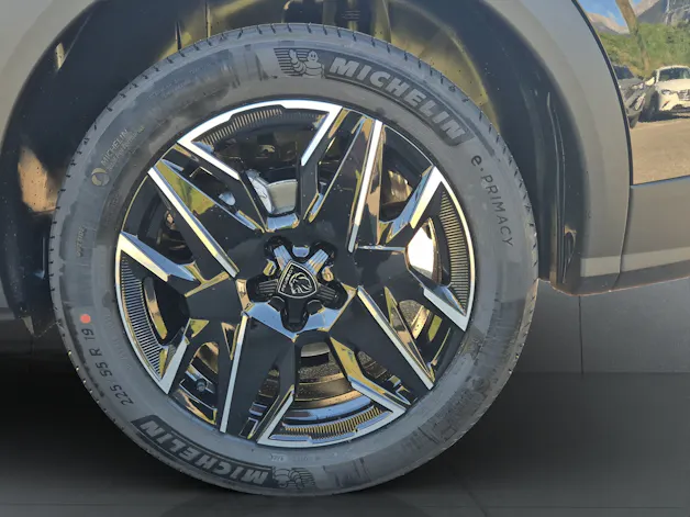 PEUGEOT 5008 1.2 Hybrid Business
