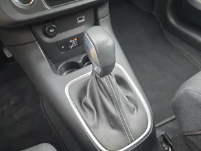 https://vehicle.imgix.net/4439023/d8650cb0-335e-47bc-a30b-e8fa2c3f2f5a.jpg