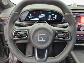 https://vehicle.imgix.net/4439106/ed23f8f2-59b3-462b-965e-9a0aa4eb5016.jpg