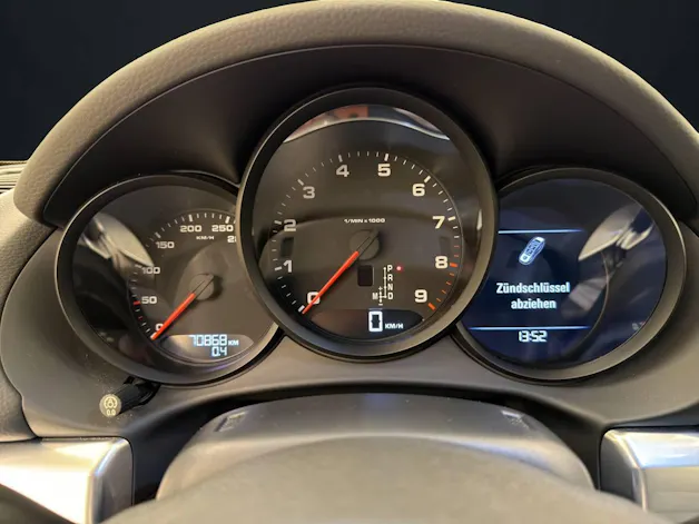 PORSCHE Cayman