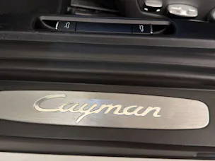 PORSCHE Cayman