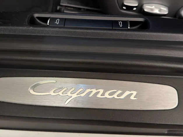 PORSCHE Cayman