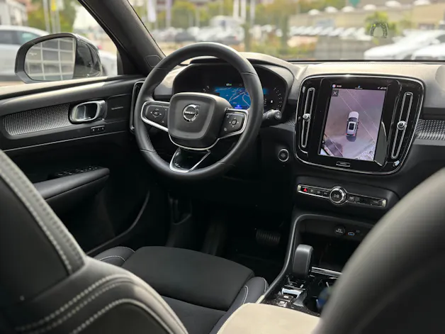 VOLVO XC40 2.0 B5 MH Ultimate Dark AWD