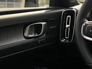 VOLVO XC40 2.0 B5 MH Ultimate Dark AWD