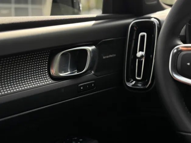 VOLVO XC40 2.0 B5 MH Ultimate Dark AWD