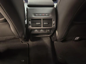 https://vehicle.imgix.net/4439221/5e47a94d-8fcd-4921-8a30-32aa29bf8a02.jpg