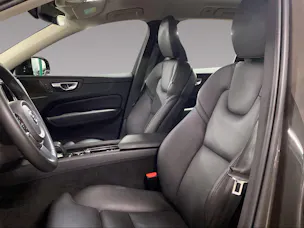 VOLVO XC60 2.0 B5 MH Plus Dark AWD