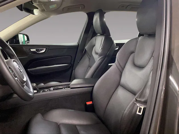 VOLVO XC60 2.0 B5 MH Plus Dark AWD