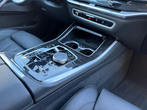 https://vehicle.imgix.net/4439289/ab73b864-c7b2-492a-97df-eeddc19e33b6.jpg
