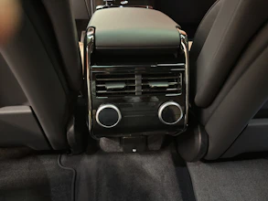 https://vehicle.imgix.net/4439352/0d49f276-b46f-4ef4-bbe7-0a9ecbf669f7.jpg