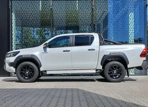 Toyota Hilux Double Cab.-Pick-up 2.8 D-4D MHEV 204 Invincible