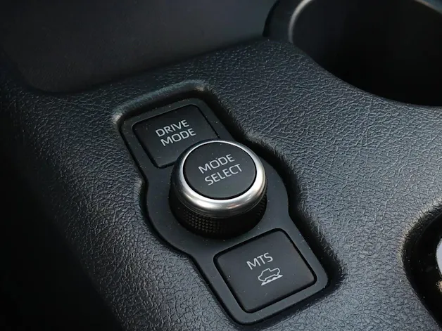 Toyota Hilux Double Cab.-Pick-up 2.8 D-4D MHEV 204 Invincible