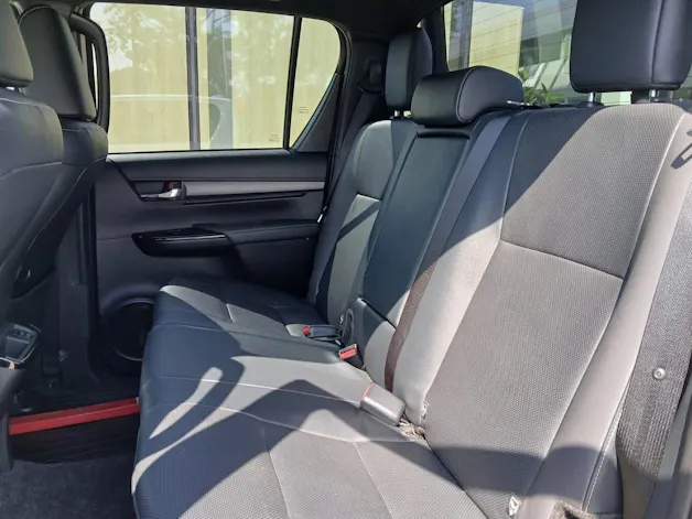 Toyota Hilux Double Cab.-Pick-up 2.8 D-4D MHEV 204 Invincible