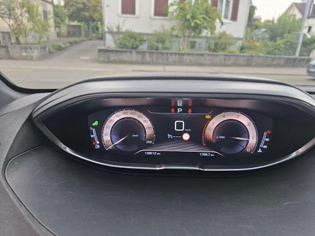 PEUGEOT 5008 2.0 BlueHDi 180 GT