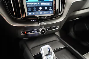 VOLVO XC60 2.0 B5 MH Ultimate Dark AWD