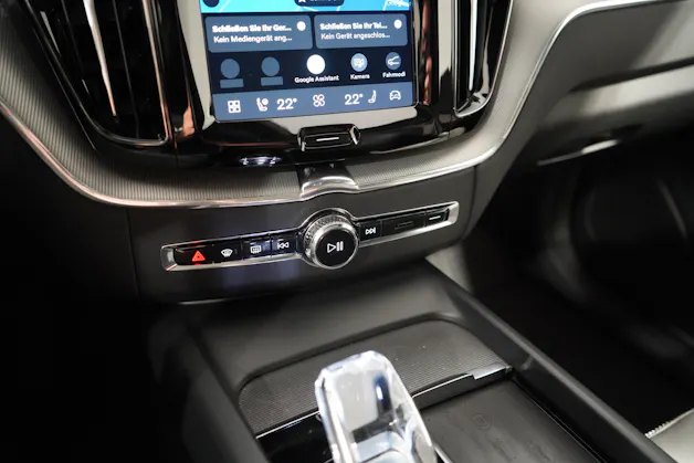 VOLVO XC60 2.0 B5 MH Ultimate Dark AWD